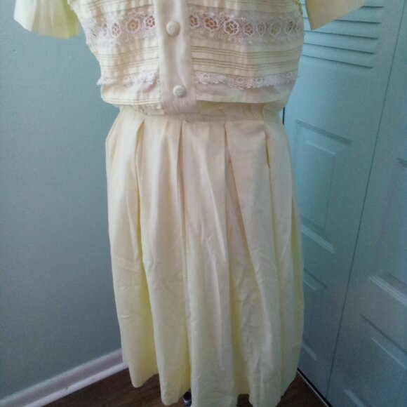 50s HERMAN MARCUS COTTON PIN-UP ROCKABILLY PALE YELLOW DRESS LACE BUTTONS PLEATS - Picture 6 of 13
